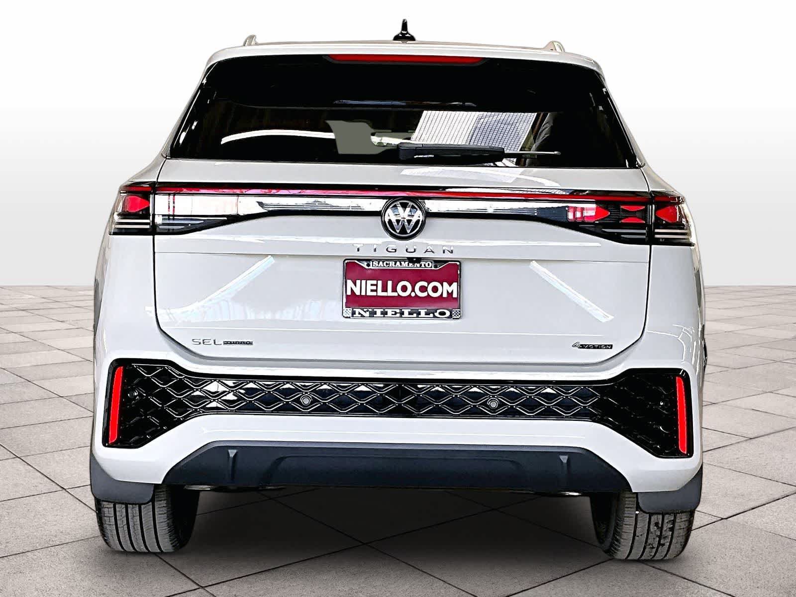 New 2026 Volkswagen Tiguan SEL R-Line AWD/4WD image 4