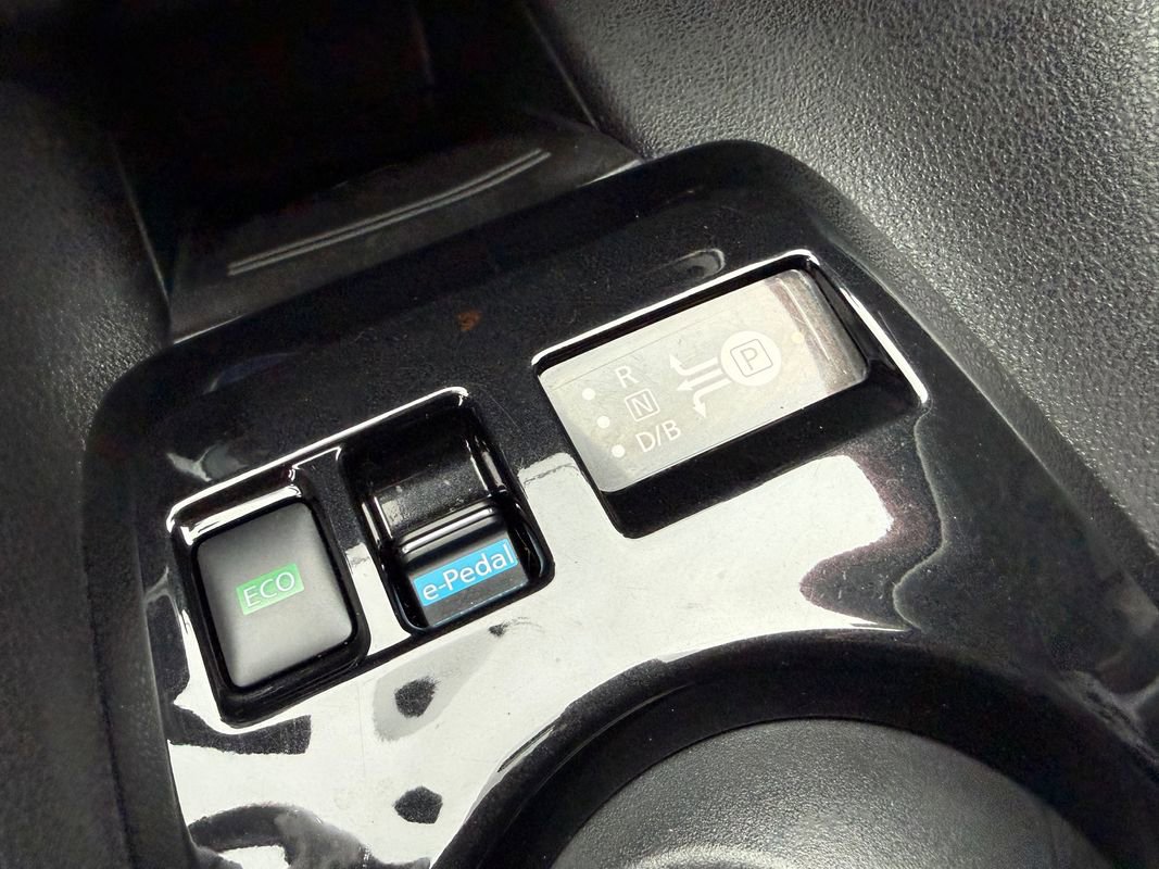 Used 2020 Nissan Leaf SV w/ SV Technology Package FWD image 40