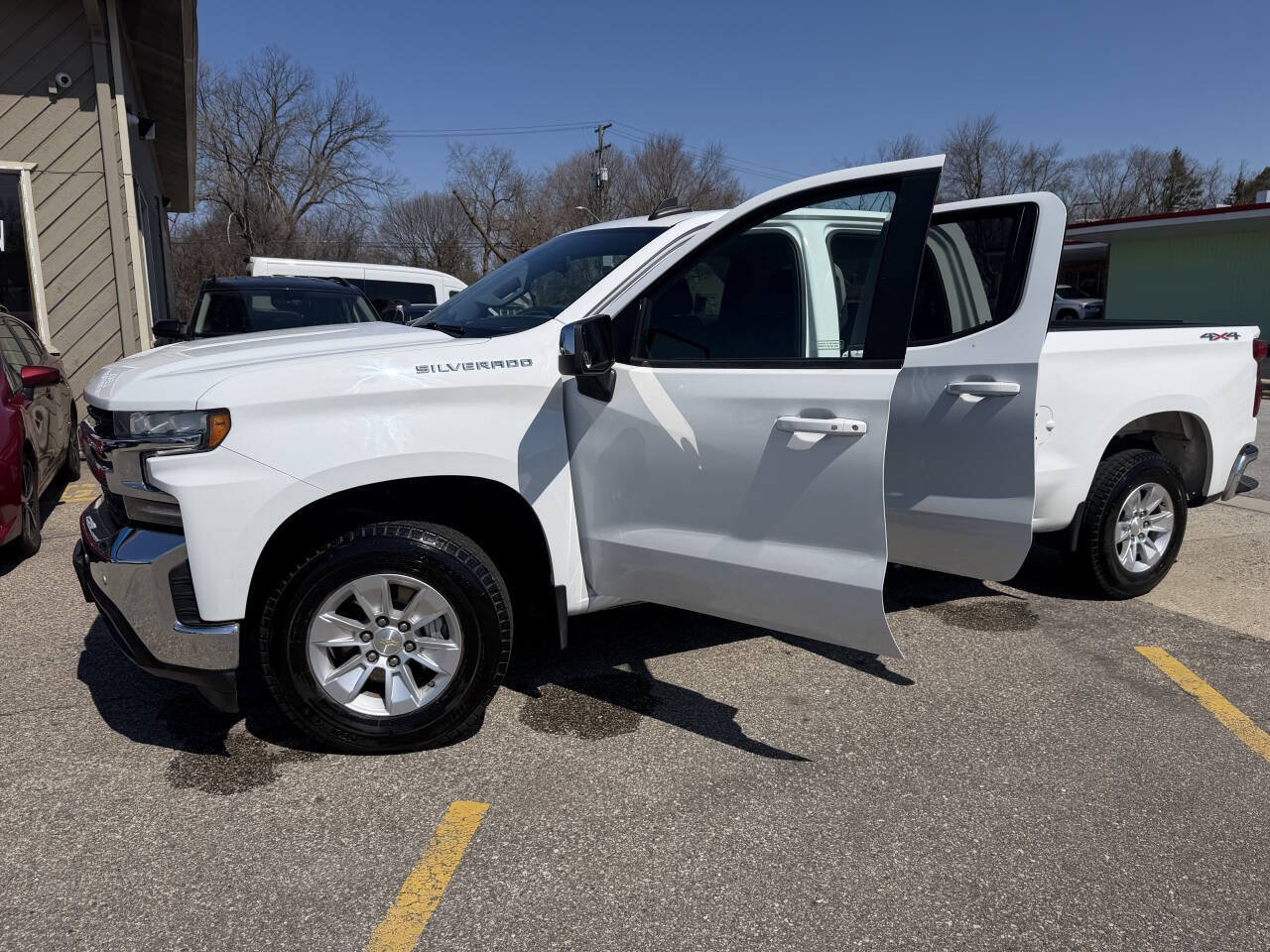 Used 2021 Chevrolet Silverado 1500 LT w/ Safety Package II AWD/4WD image 5