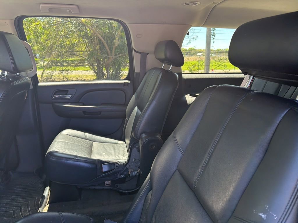 Used 2008 Chevrolet Suburban LT w/ LT Preferred Equipment Group image 12