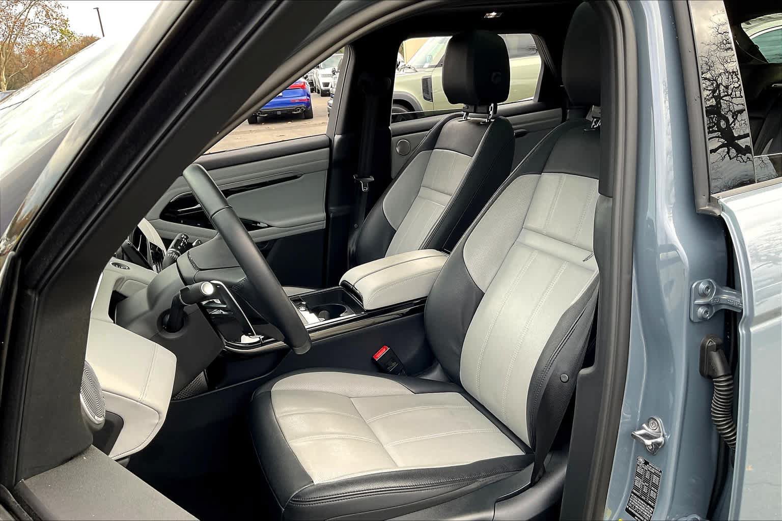 Used 2023 Land Rover Range Rover Evoque R-Dynamic SE AWD/4WD image 24