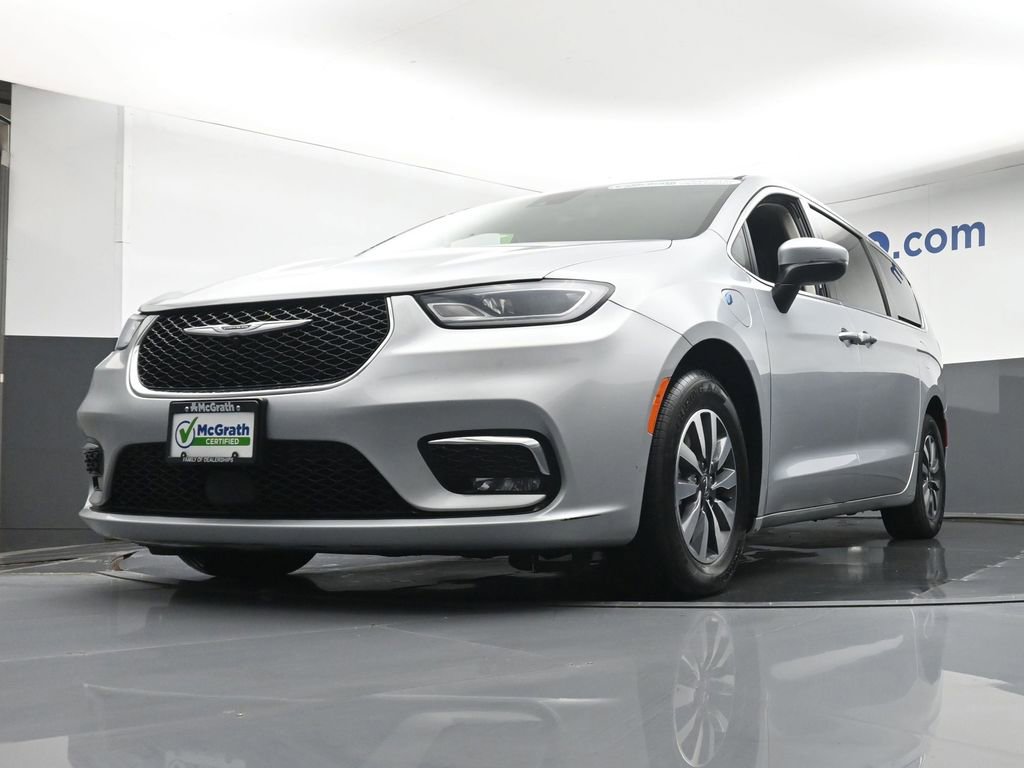 Used 2023 Chrysler Pacifica Touring-L FWD image 6