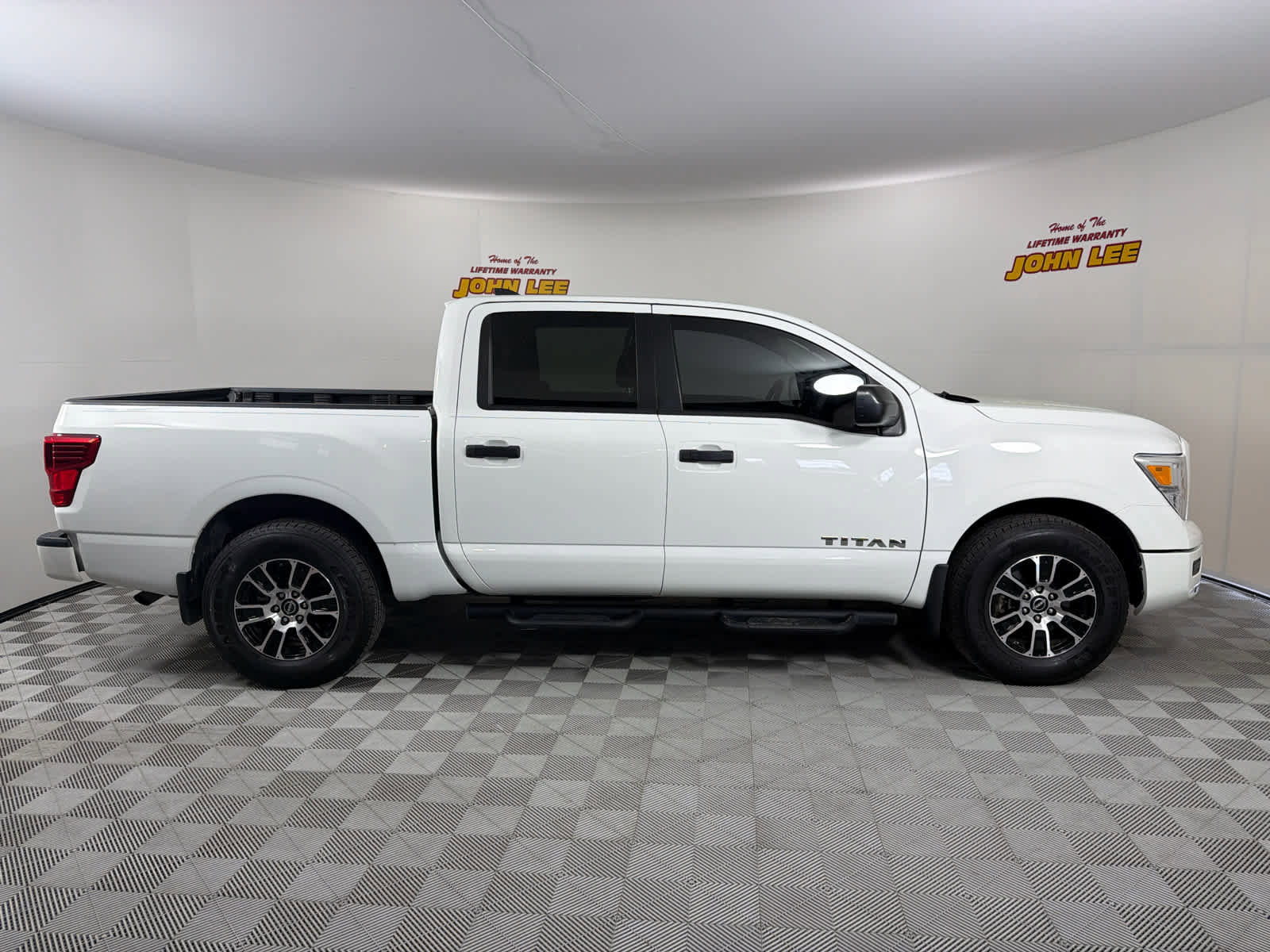 Used 2023 Nissan Titan SV w/ SV Convenience Package image 7
