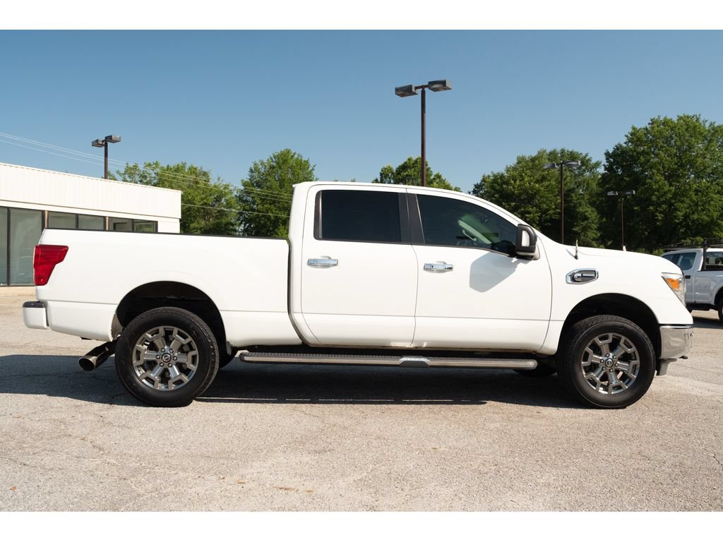 Used 2019 Nissan Titan SV w/ SV Convenience Package AWD/4WD image 9