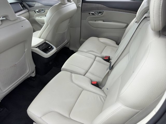 Used 2023 Volvo XC90 B6 Plus w/ Protection Package Premier AWD/4WD image 17