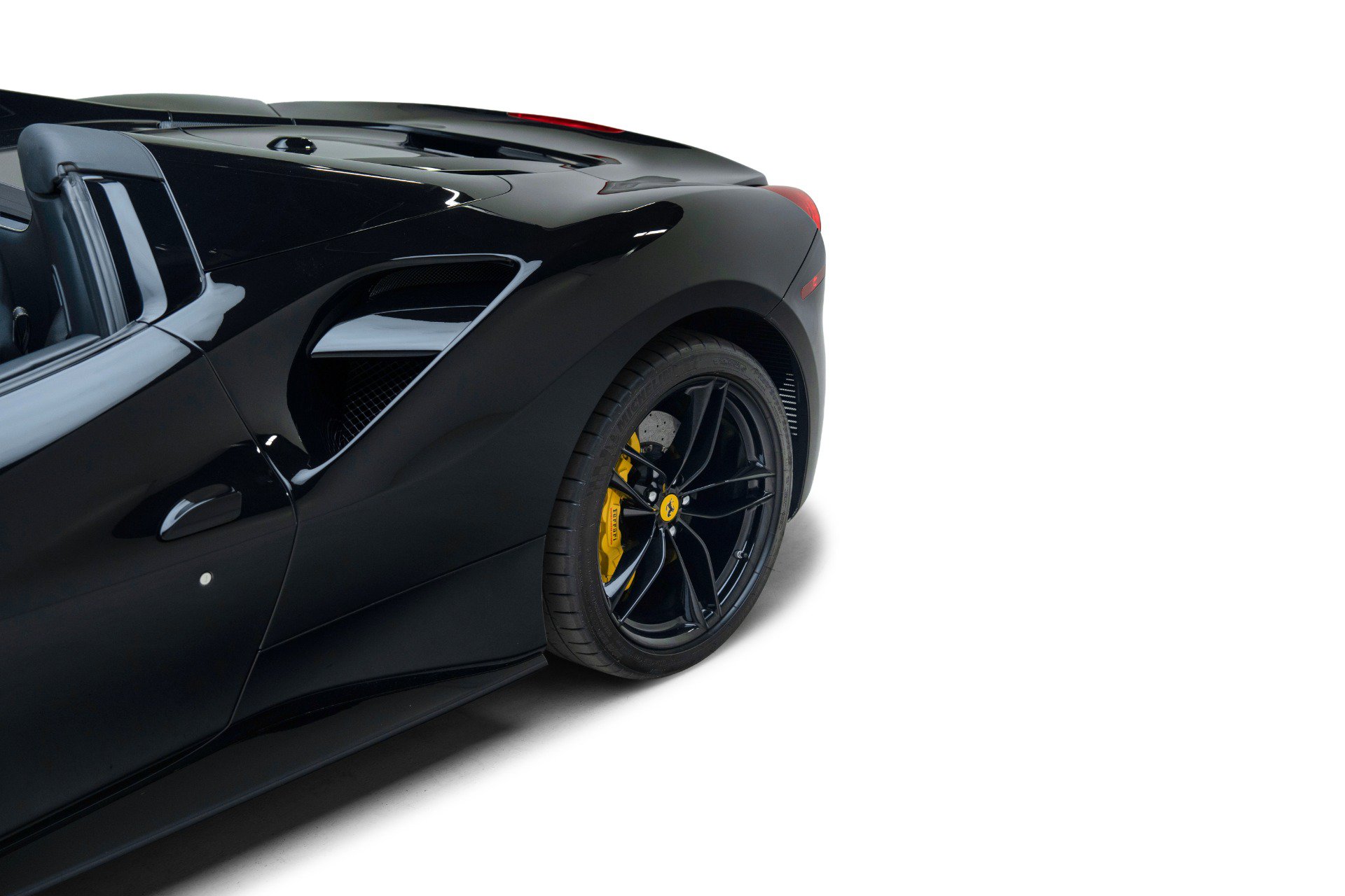 Used 2018 Ferrari 488 Spider RWD image 19