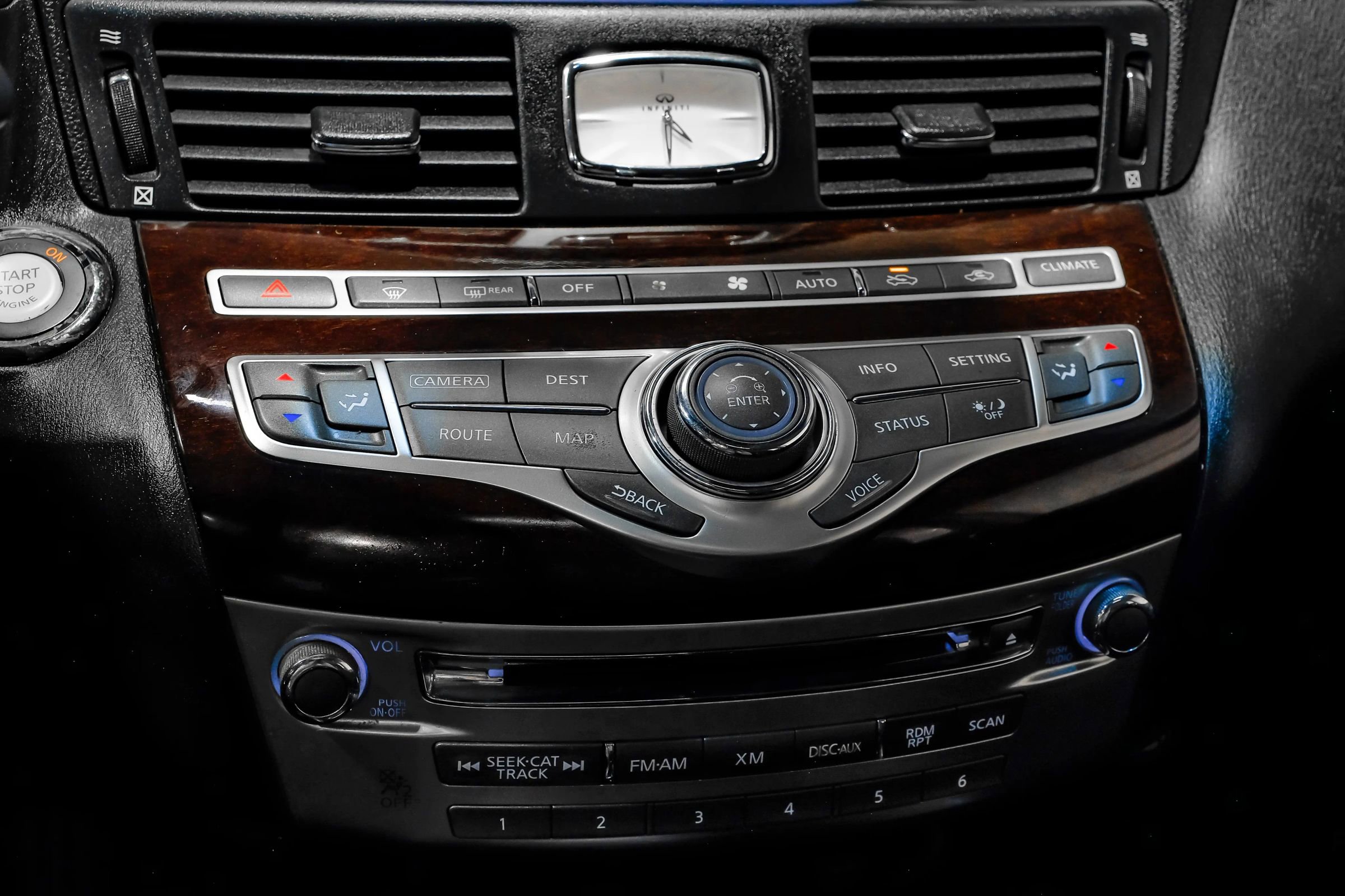 Used 2015 INFINITI Q70 L 3.7 w/ Technology Package image 35