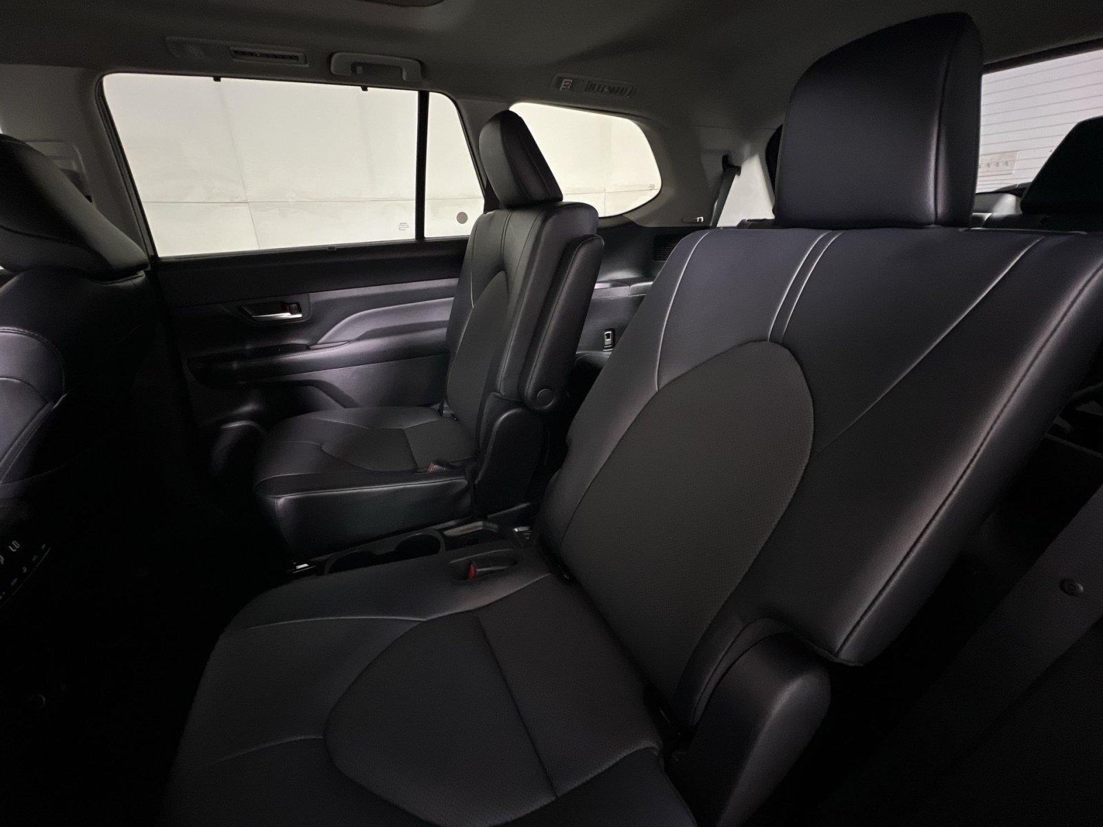 Used 2024 Toyota Grand Highlander AWD image 24