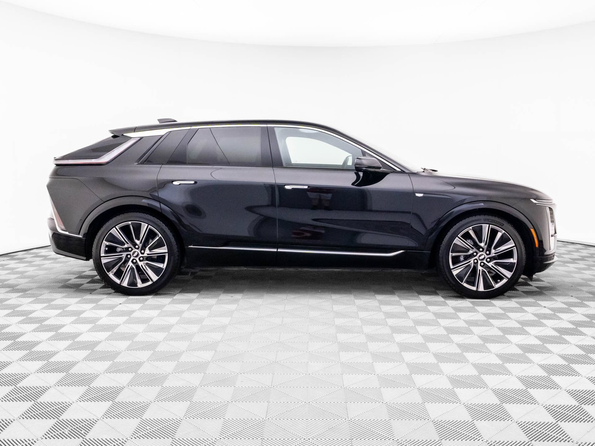Certified 2026 Cadillac Lyriq Signature Luxury w/ Nappa Leather Package AWD/4WD image 8