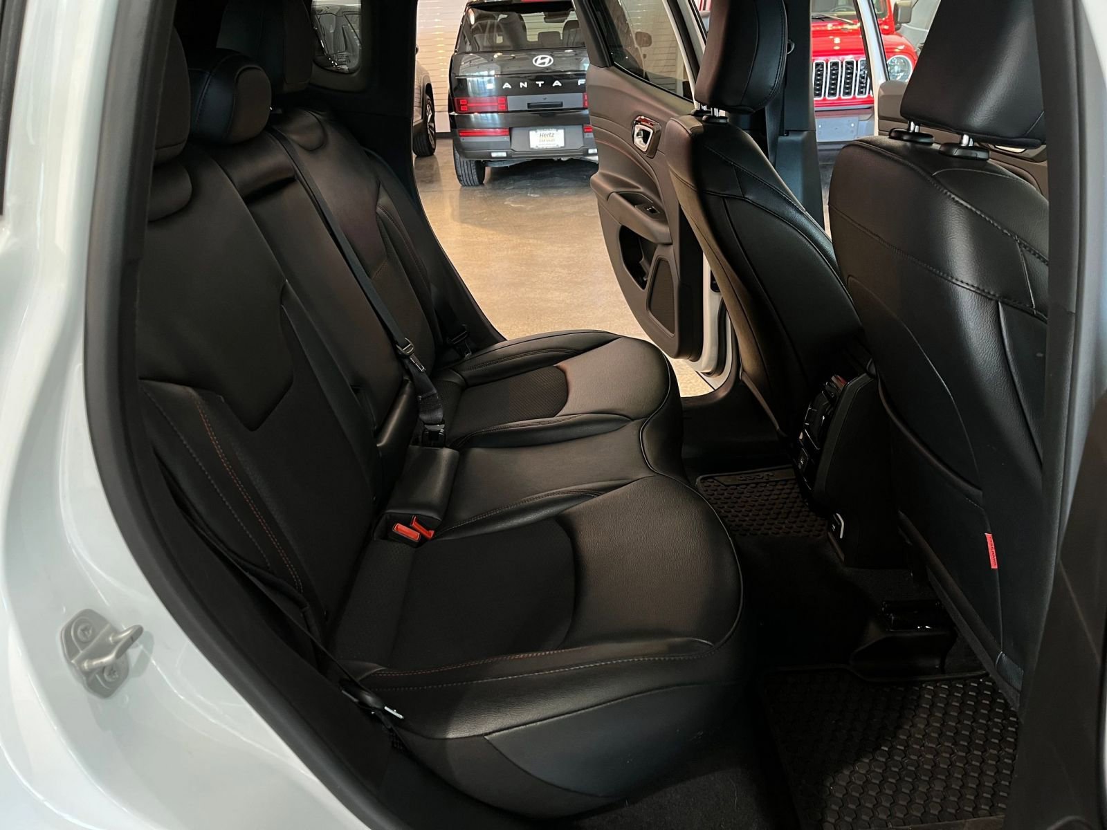 Used 2025 Jeep Compass Trailhawk image 37