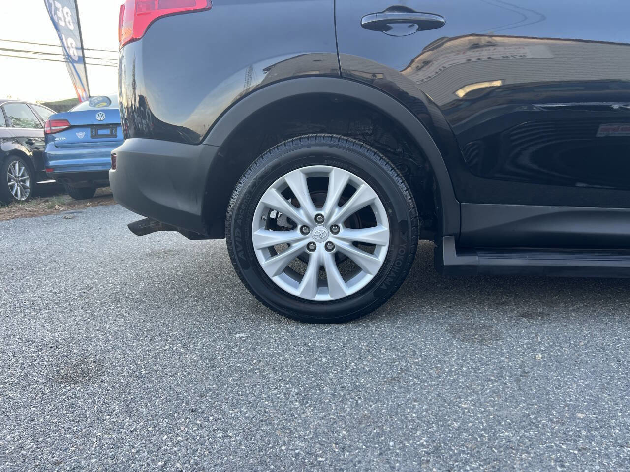 Used 2015 Toyota RAV4 Limited image 33