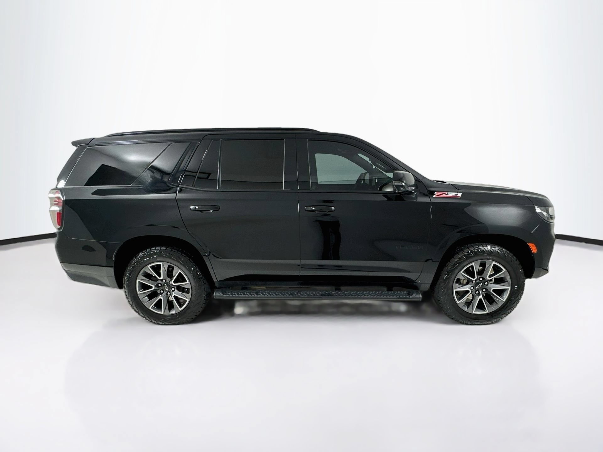 Used 2023 Chevrolet Tahoe Z71 w/ Luxury Package AWD/4WD image 9
