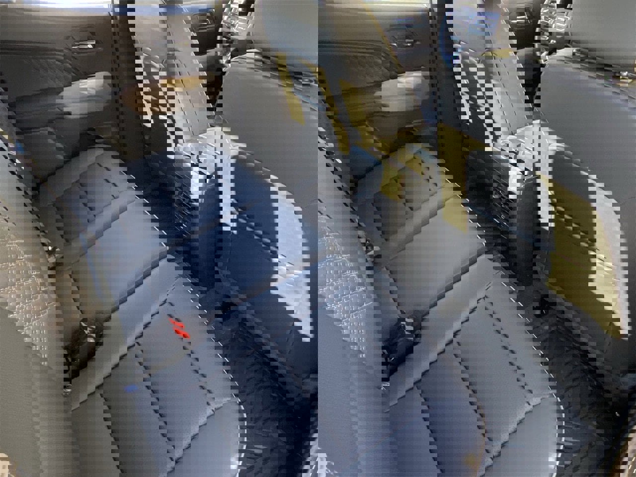 Used 2024 GMC Canyon Denali image 15