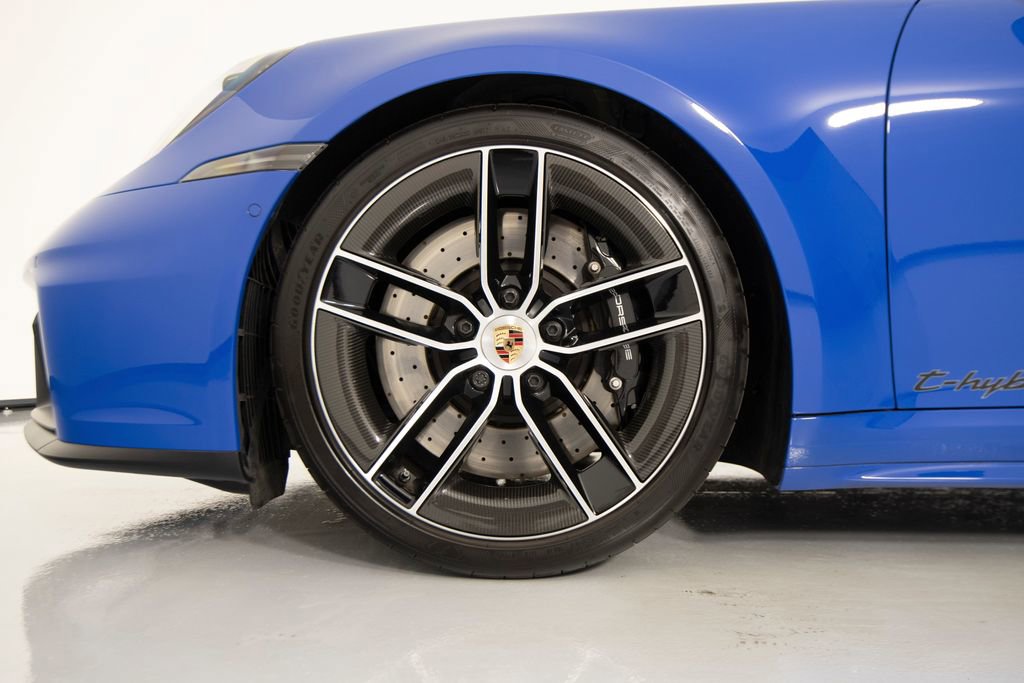 Certified 2025 Porsche 911 Carrera 4 GTS image 17