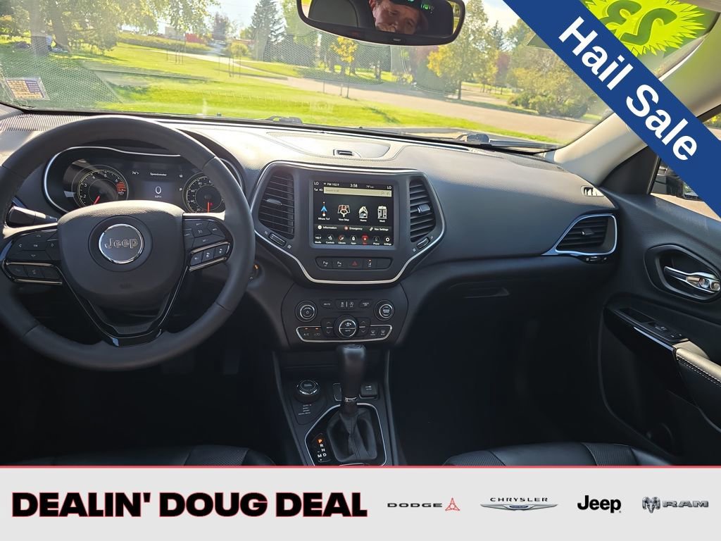 Used 2023 Jeep Cherokee Altitude Lux image 13