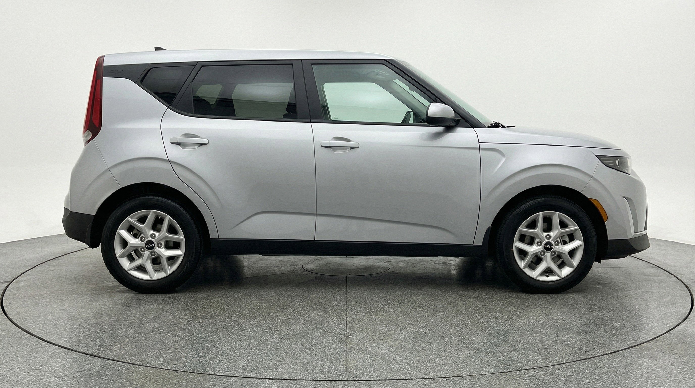 Used 2025 Kia Soul LX w/ LX Technology Package image 11
