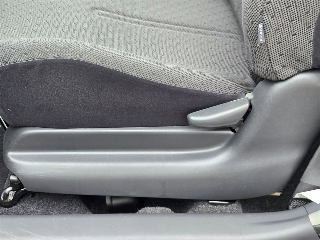 Used 2011 Toyota Yaris Base image 12