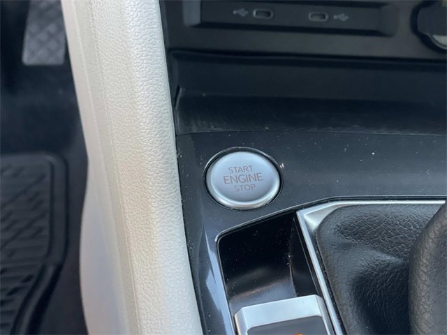 Used 2022 Volkswagen Tiguan SE image 16