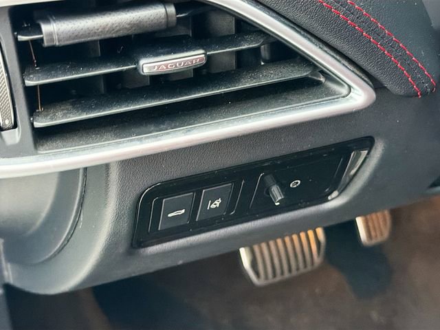 Used 2018 Jaguar XE S image 10