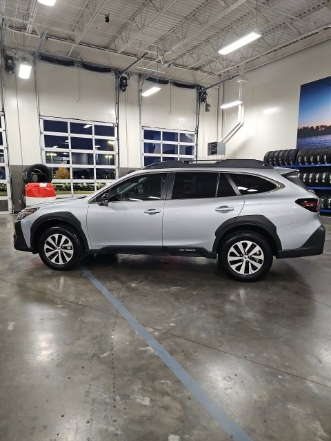 Certified 2025 Subaru Outback Premium w/ Popular Package #1A image 10