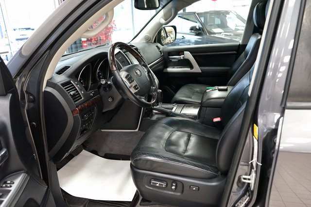 Used 2013 Toyota Land Cruiser image 31