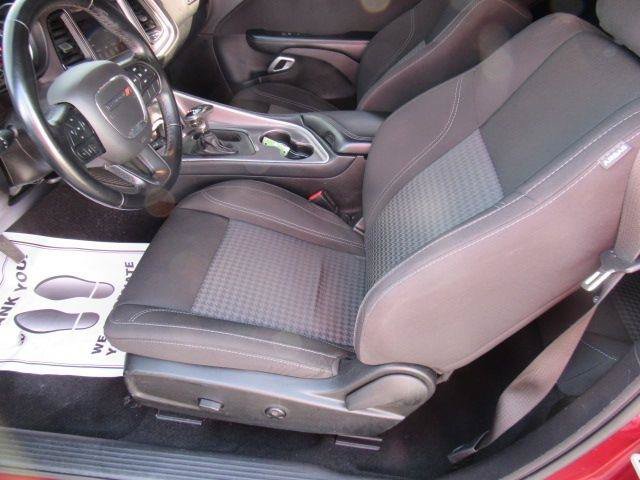 Used 2021 Dodge Challenger SXT w/ Driver Convenience Group RWD image 13