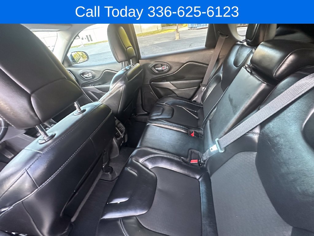 Used 2021 Jeep Cherokee Latitude Plus AWD/4WD image 17