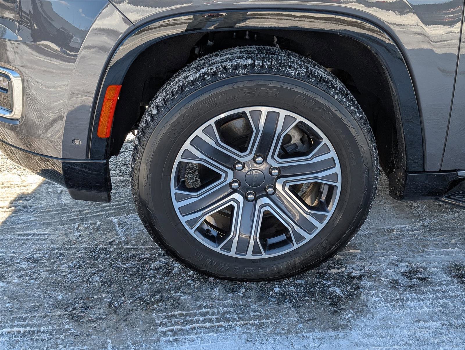 Used 2024 Jeep Wagoneer 4WD w/ Premium Group I image 9