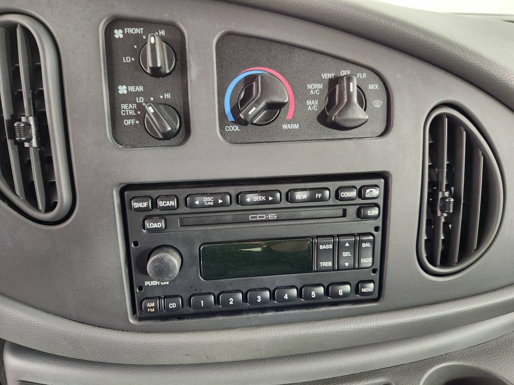 Used 2003 Ford E-150 and Econoline 150 Wagon RWD image 21