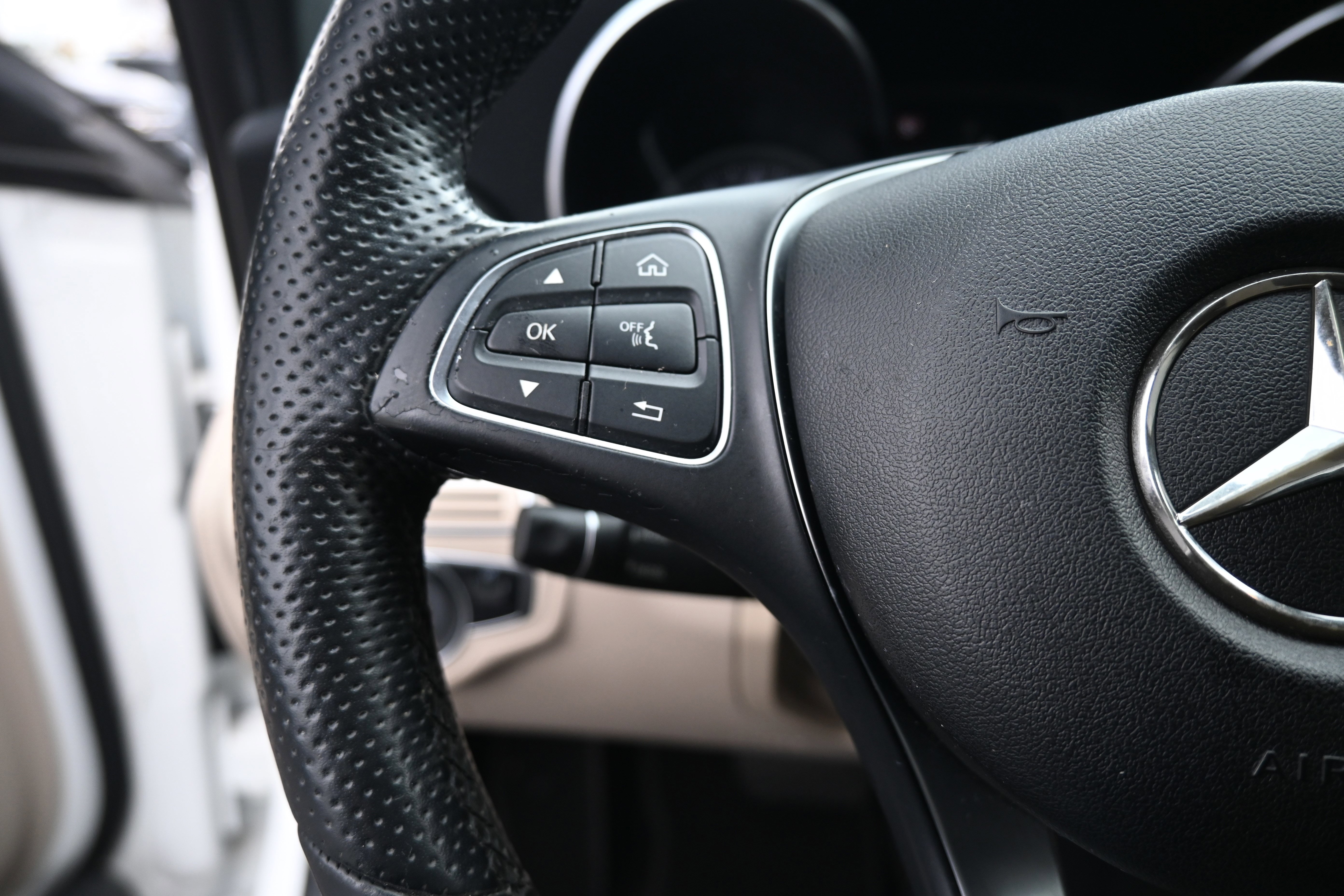 Used 2018 Mercedes-Benz C 300 4MATIC Sedan image 20