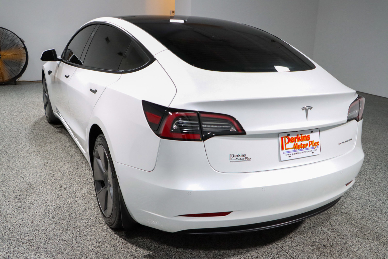 Used 2022 Tesla Model 3 Long Range AWD/4WD image 9