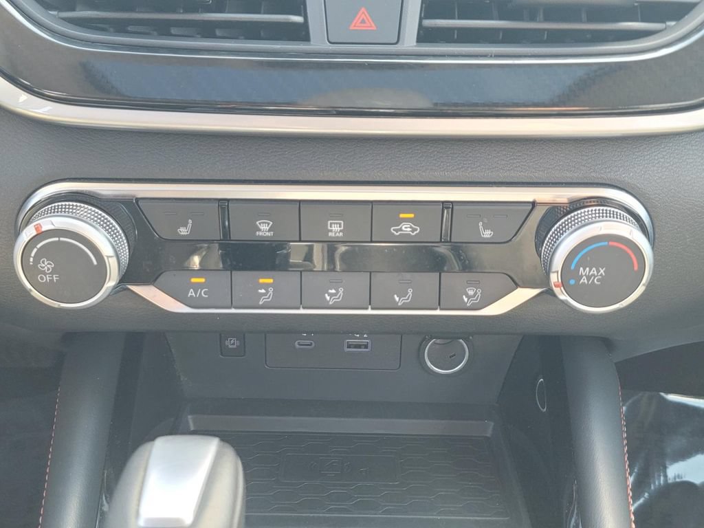 Used 2024 Nissan Altima 2.5 SR w/ SR Premium Package FWD image 28