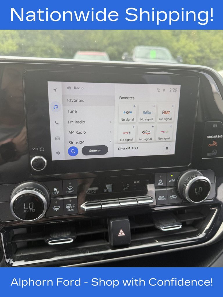 Used 2024 Toyota Highlander LE AWD/4WD image 21