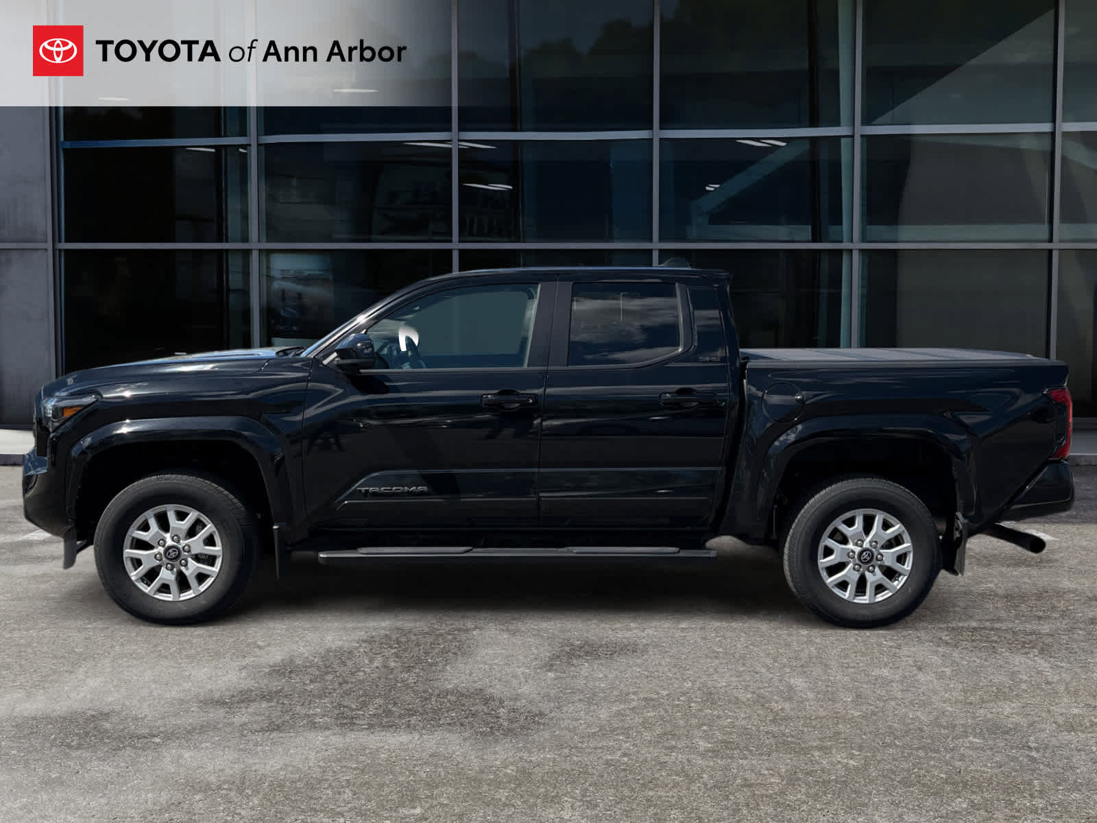 Used 2024 Toyota Tacoma SR5 AWD/4WD image 3