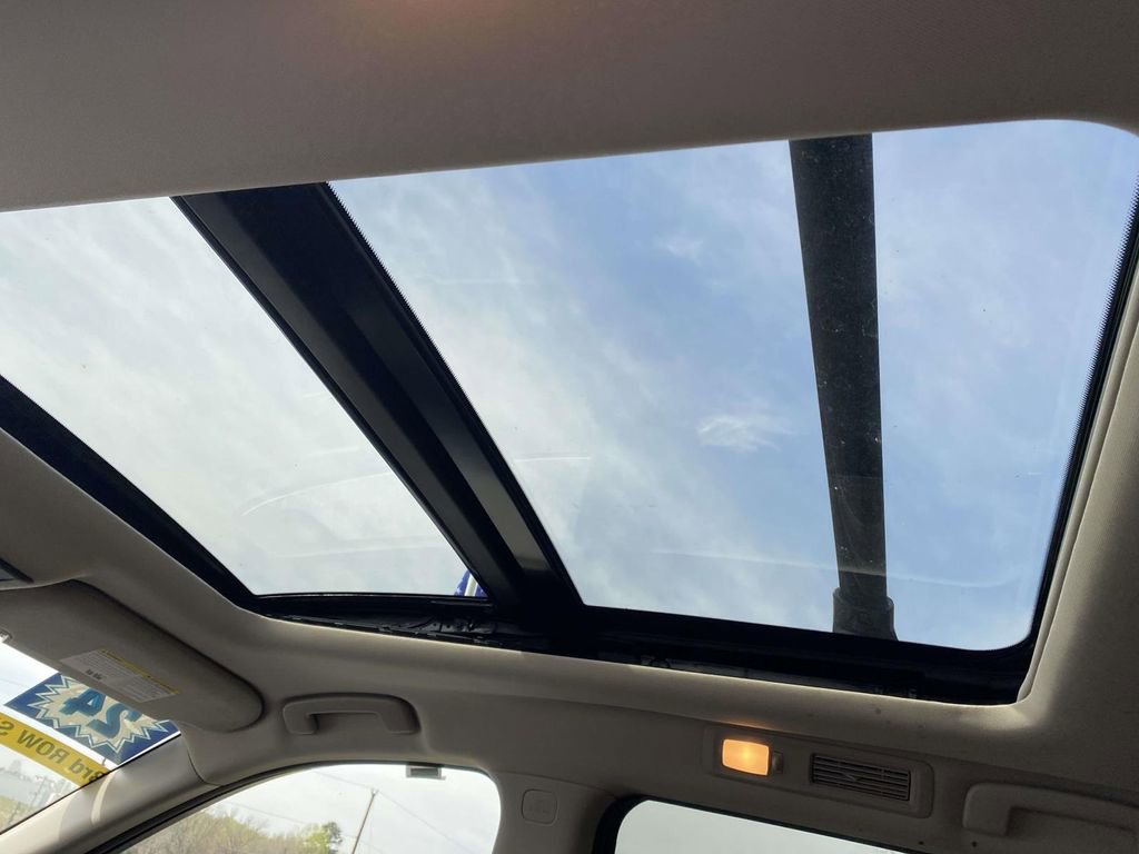 Used 2024 Nissan Pathfinder SV w/ SV Premium Package image 13