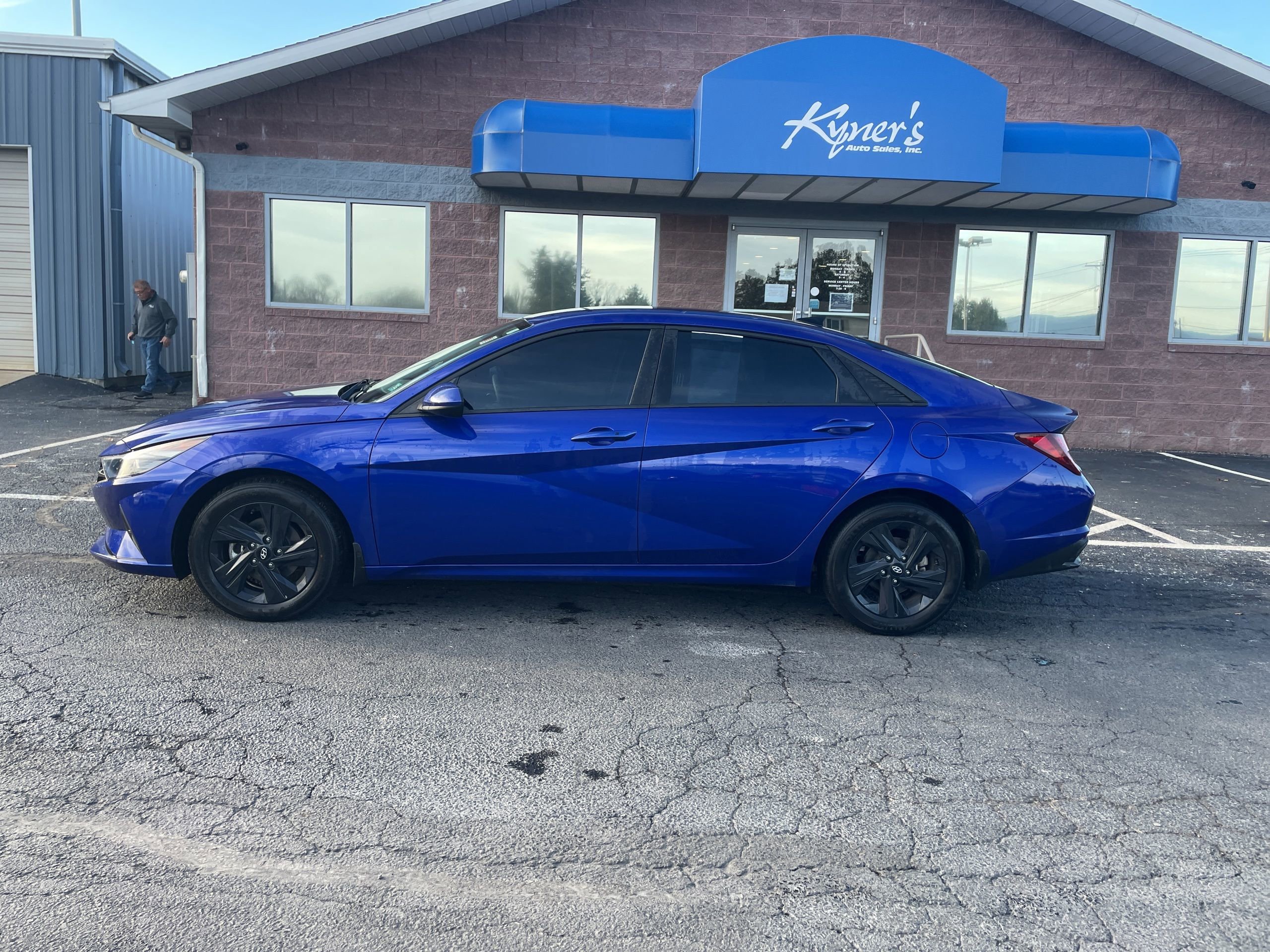 Used 2023 Hyundai Elantra SEL image 3