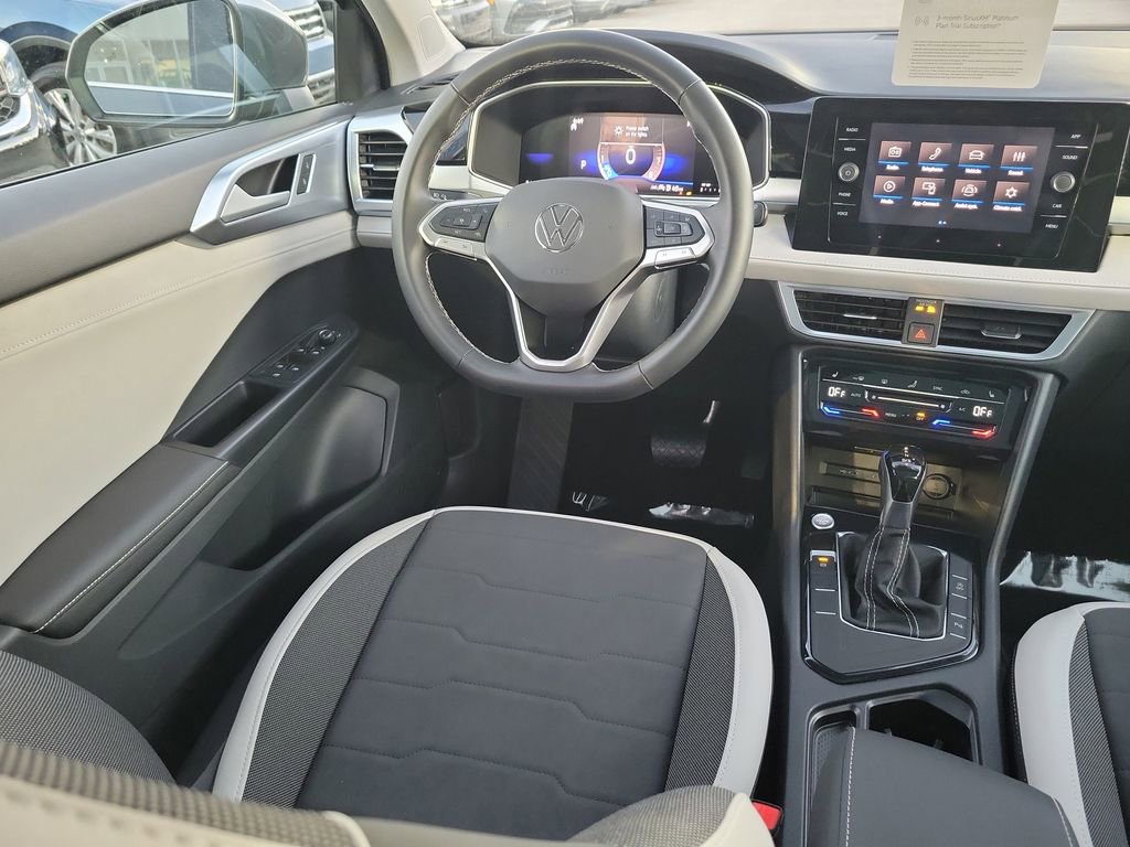 Used 2025 Volkswagen Taos SE w/ Panoramic Sunroof Package image 10
