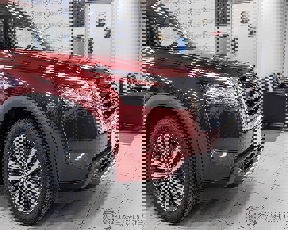 Used 2022 Nissan Pathfinder Platinum w/ Cargo Package image 4