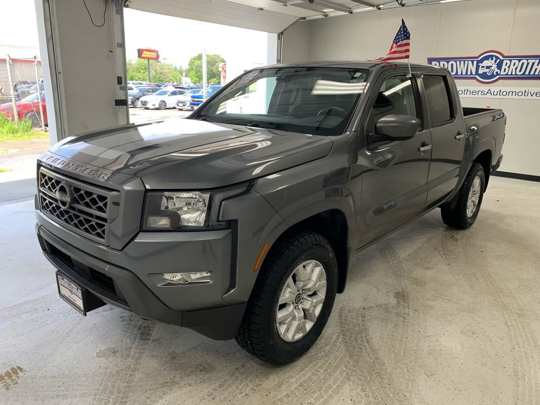 Used 2022 Nissan Frontier SV image 2