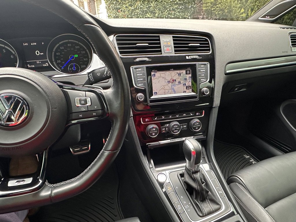 Used 2015 Volkswagen Golf R 4-Door image 14