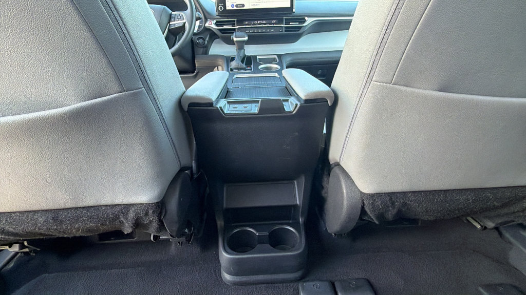 Used 2025 Toyota Sienna XLE FWD image 25
