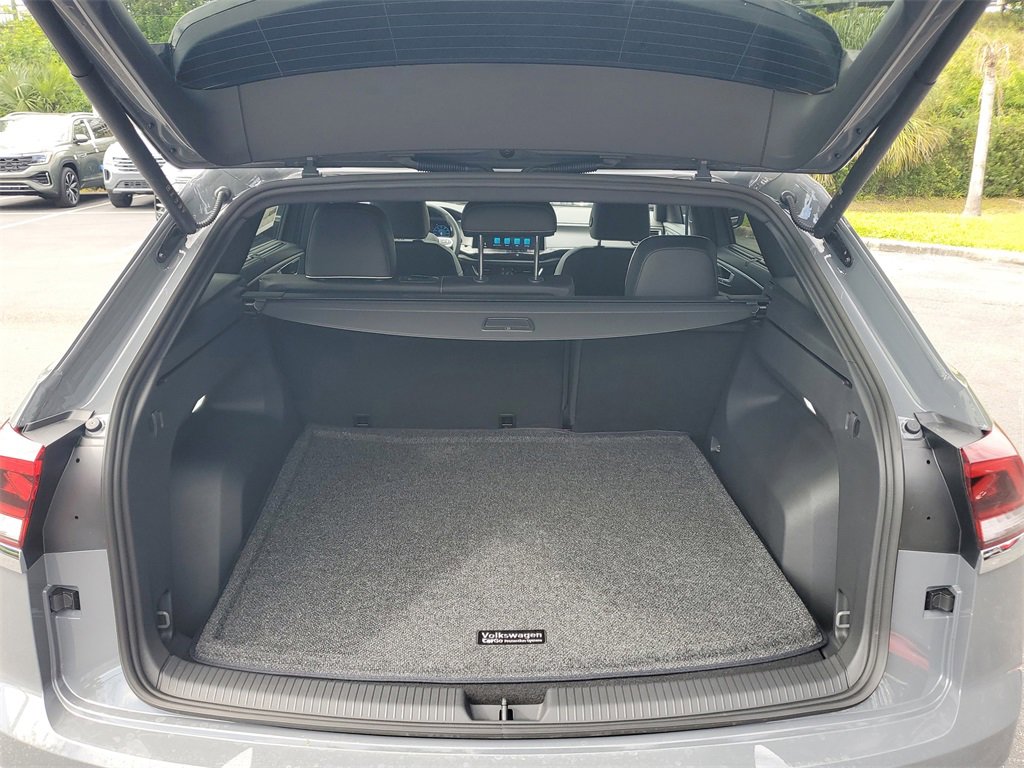 New 2026 Volkswagen Atlas Cross Sport SEL Premium R-Line image 8