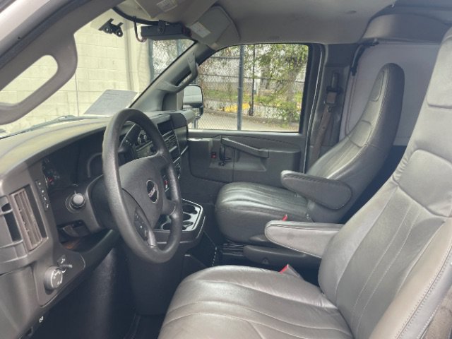 Used 2017 GMC Savana 3500 Extended RWD image 12