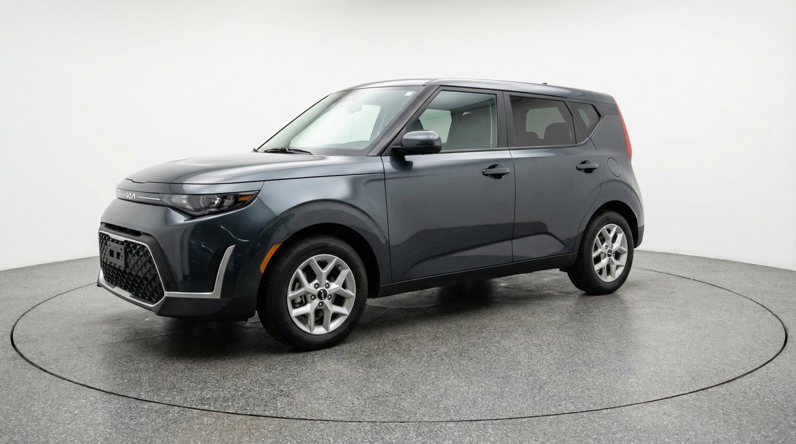 Used 2025 Kia Soul LX w/ LX Technology Package FWD image 3