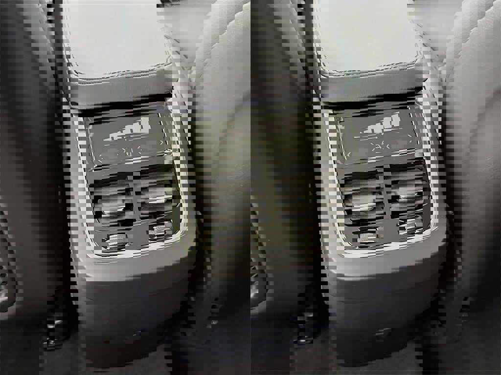 Certified 2025 Volvo XC90 B5 Core image 26