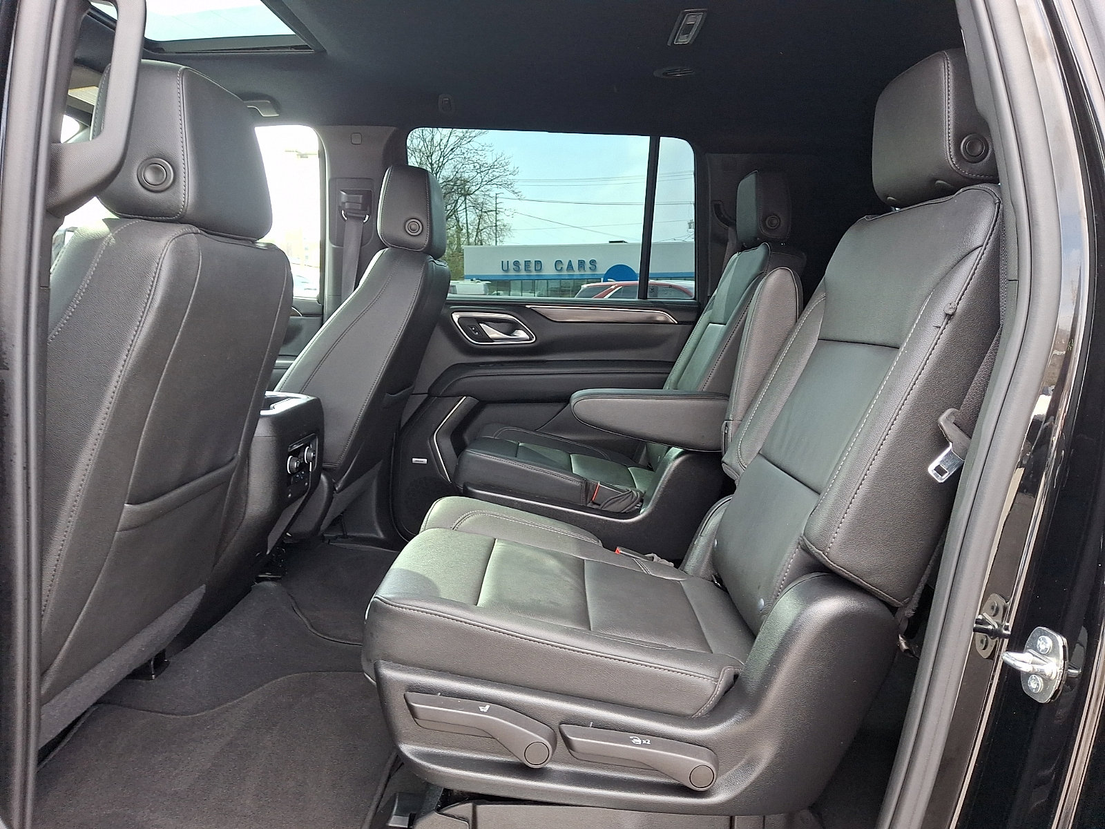 Used 2022 Chevrolet Suburban Z71 AWD/4WD image 10