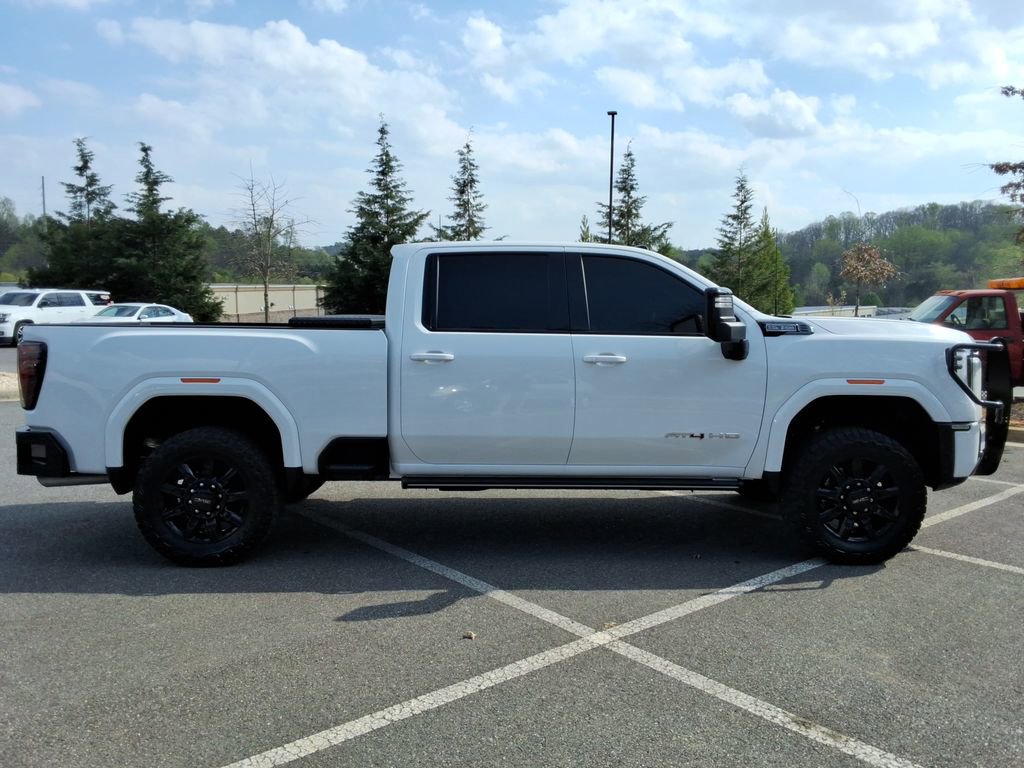 Used 2024 GMC Sierra 2500 AT4 w/ AT4 Preferred Package AWD/4WD image 4