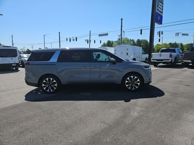 Used 2024 Kia Carnival EX FWD image 5