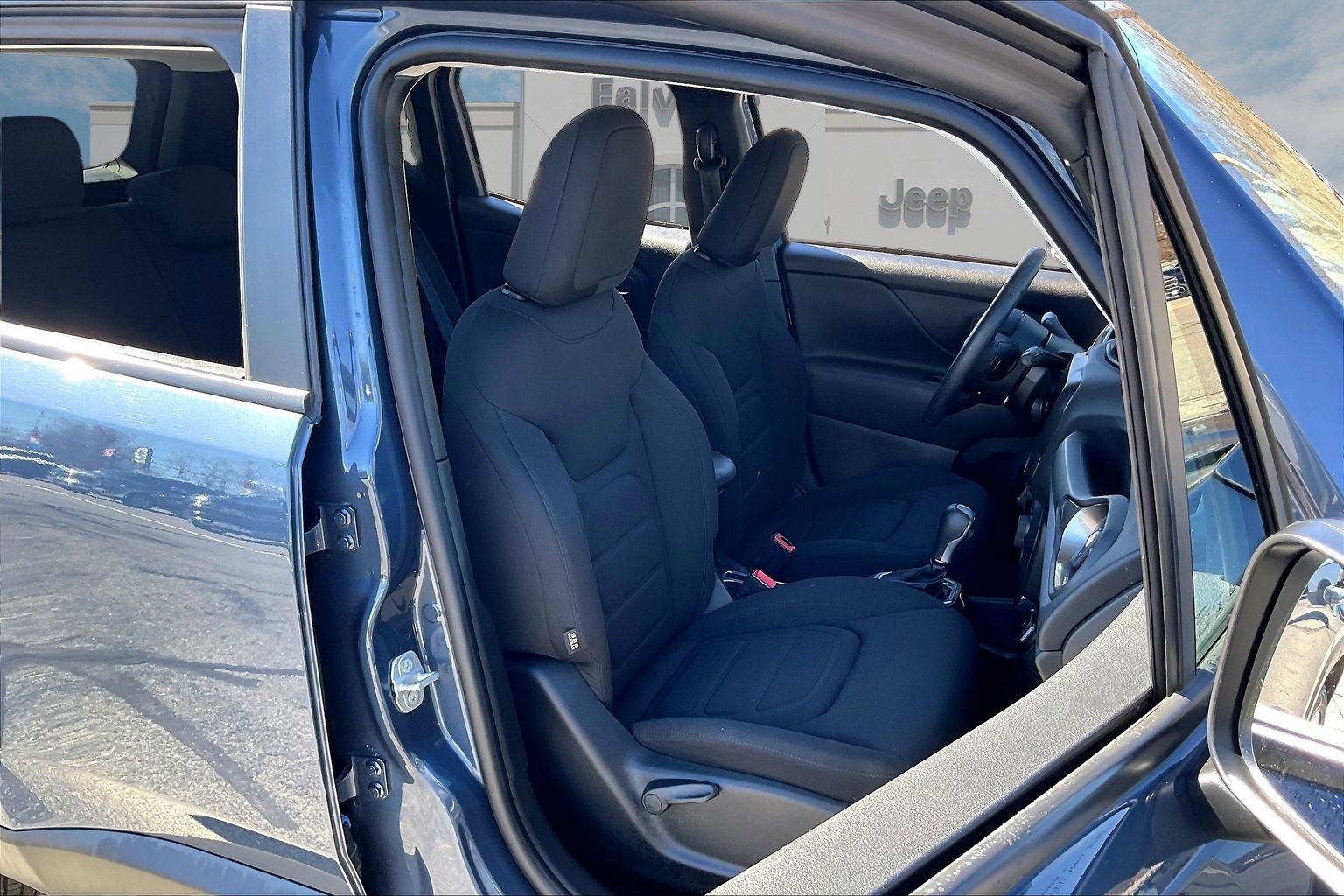 Certified 2022 Jeep Renegade Latitude w/ Convenience Group image 7