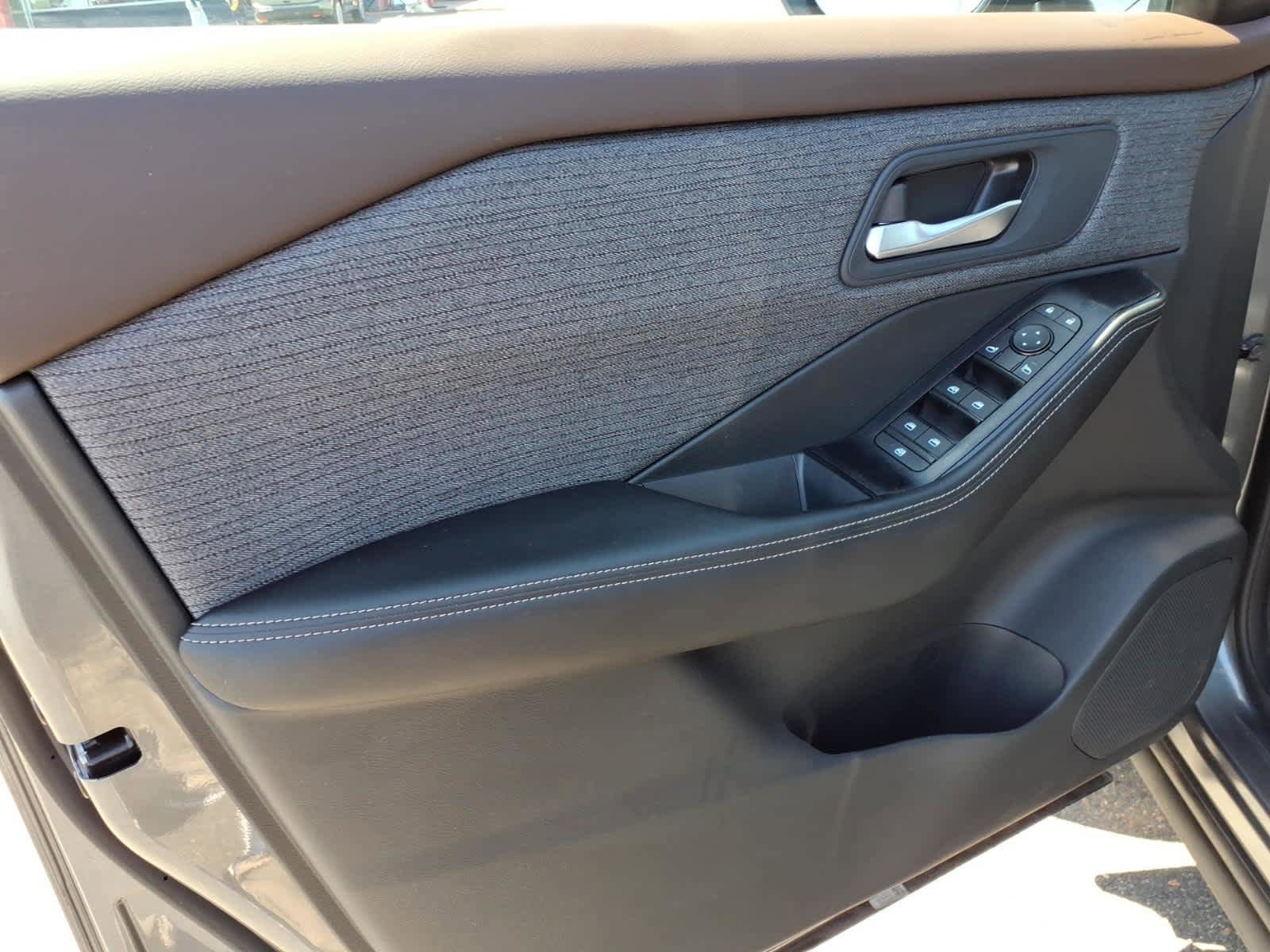 Certified 2023 Nissan Rogue SV AWD/4WD image 10